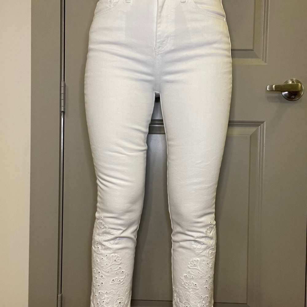 Tory Burch White Embroidered Jeans size 28